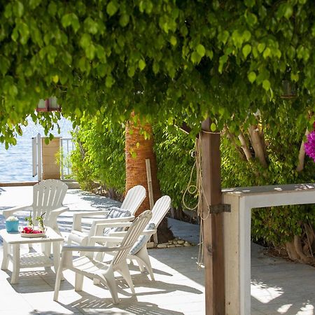 Meneou Beachfront Villa Sunset Periwolia Zewnętrze zdjęcie