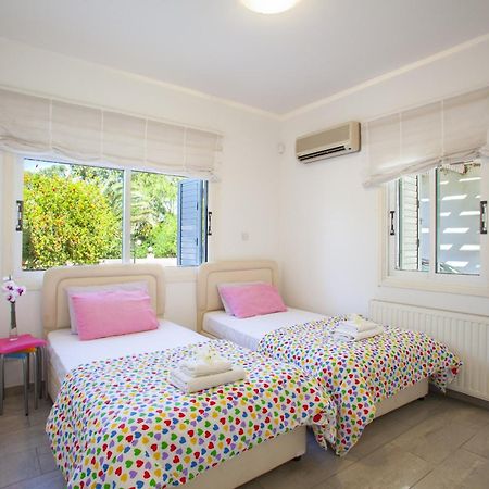 Meneou Beachfront Villa Sunset Periwolia Zewnętrze zdjęcie