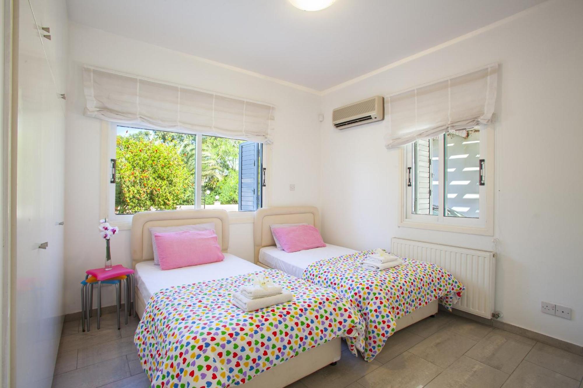 Meneou Beachfront Villa Sunset Periwolia Zewnętrze zdjęcie