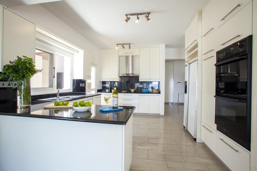 Meneou Beachfront Villa Sunset Periwolia Pokój zdjęcie