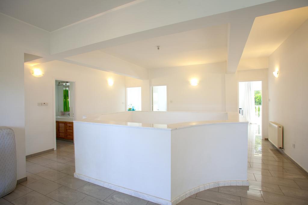 Meneou Beachfront Villa Sunset Periwolia Pokój zdjęcie