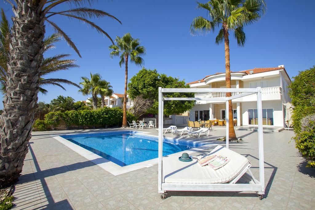Meneou Beachfront Villa Sunset Periwolia Zewnętrze zdjęcie